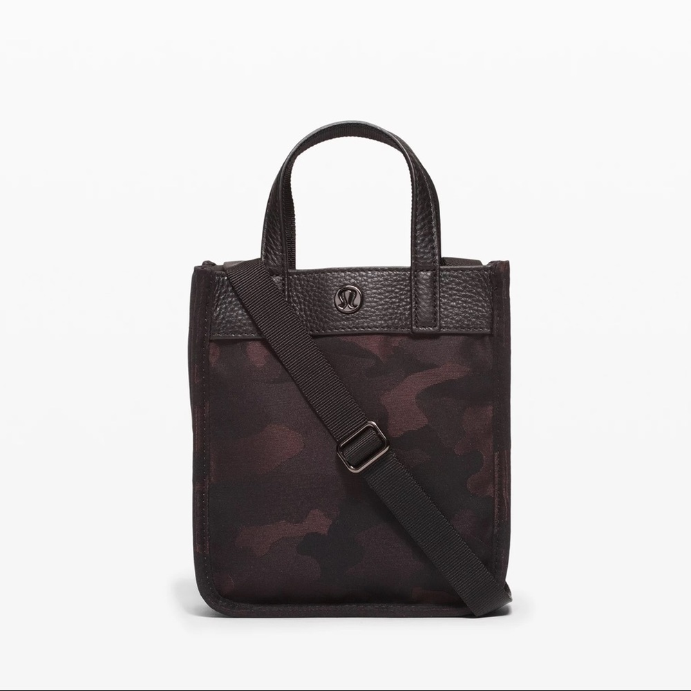 Lululemon now and always tote micro camo bag used once